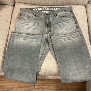 Men’s Express classic Low rise, boot cut, Kingston jeans.